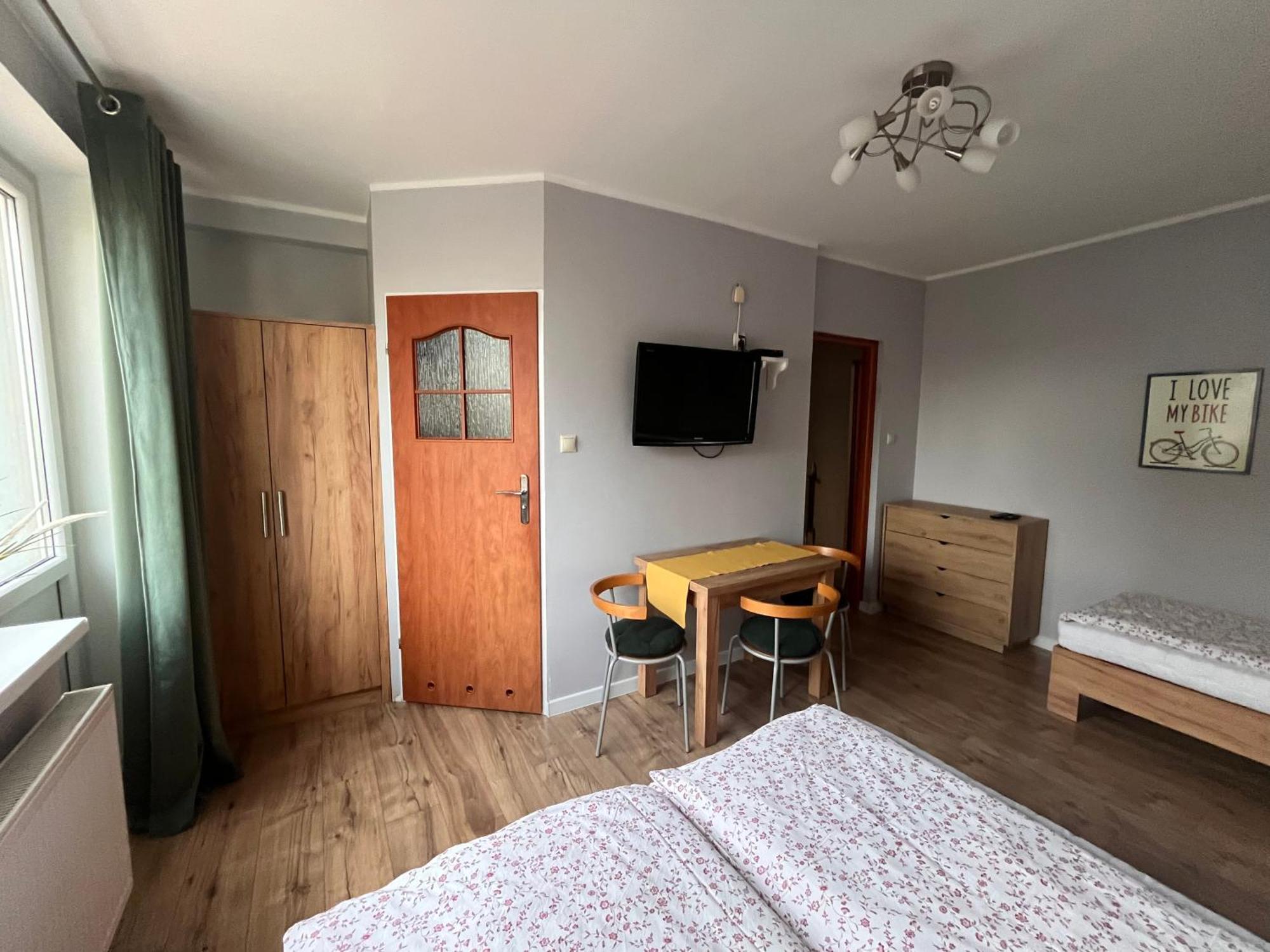 Pokoje Goscinne Halina Leba Bagian luar foto